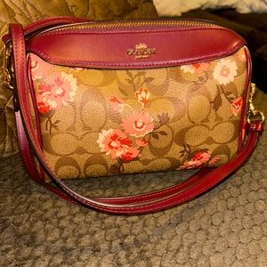 Floral Coach Signature Crossbody! 🌸